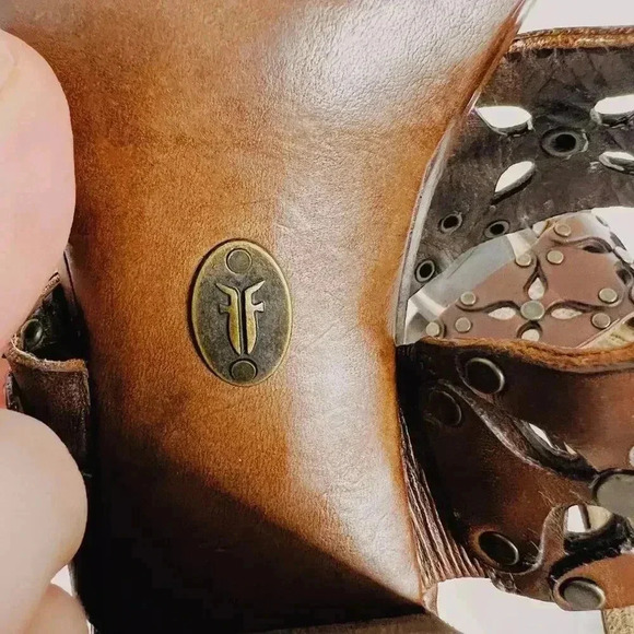 Frye Skye Sandals Brown Leather Chunky Heels Flower Cutouts Rivets Size 9 - Picture 10 of 14